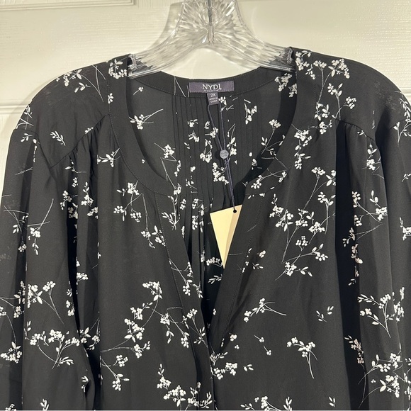 NYDJ pintuck blouse, sz 2X, black/white, flowy, v-neck, date night, fall, NEW - Picture 7 of 15